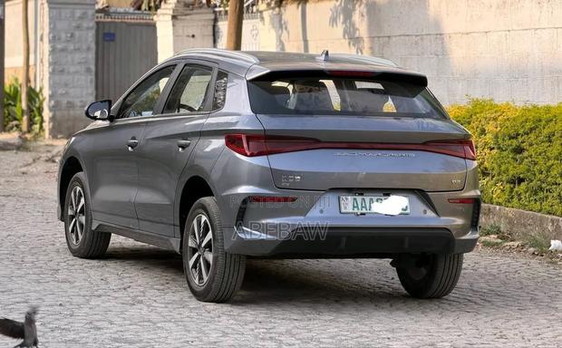 BYD E2 43 kWh 94 hp FWD 2025 Gray