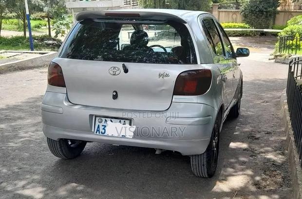 Toyota Vitz 2002 Silver