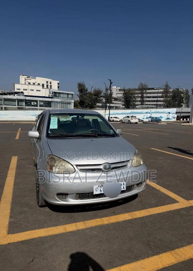 Toyota Platz 2004 Silver