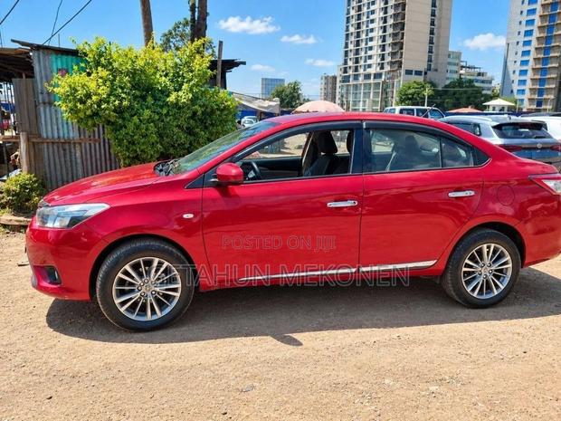Toyota Yaris 2015 Burgundy
