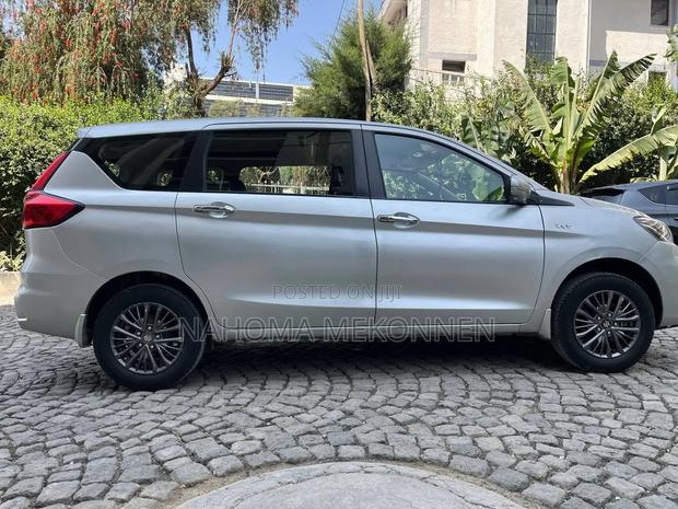 Suzuki Ertiga 2021 Silver