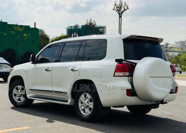 Toyota Land Cruiser Prado 2009 White