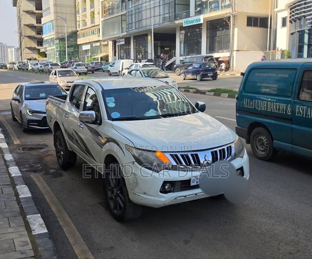 Mitsubishi L200 2015 White