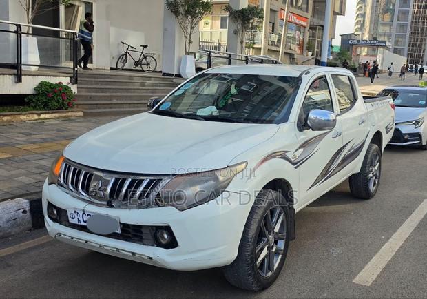 Mitsubishi L200 2015 White