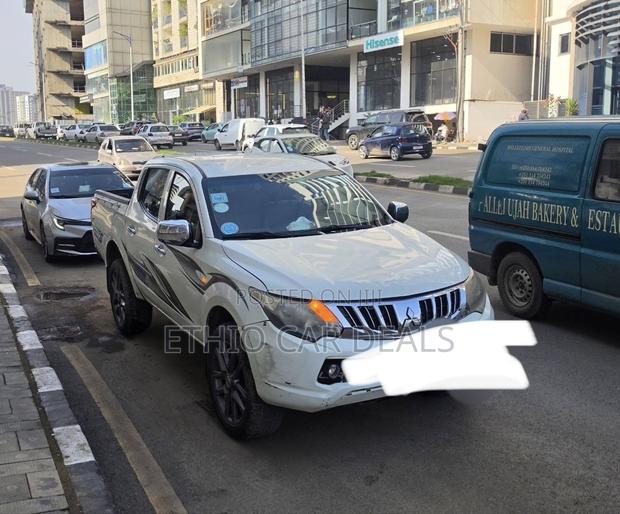 Mitsubishi L200 2015 White
