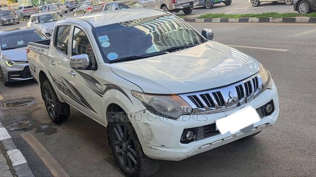 Mitsubishi L200 2015 White