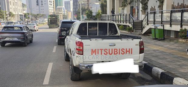 Mitsubishi L200 2015 White