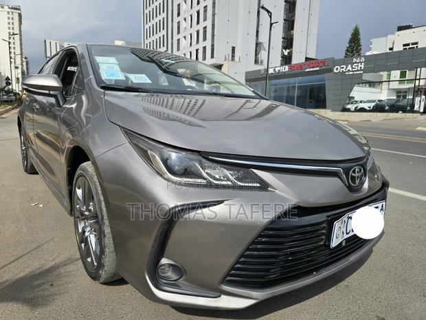 Toyota Corolla 2022 Gold