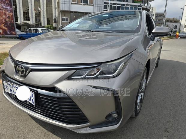 Toyota Corolla 2022 Gold