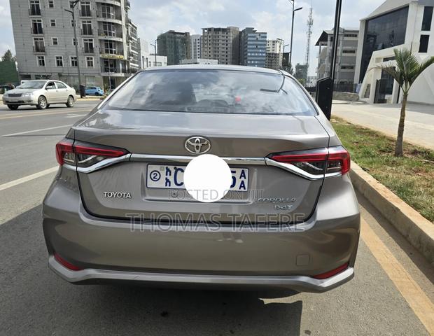 Toyota Corolla 2022 Gold