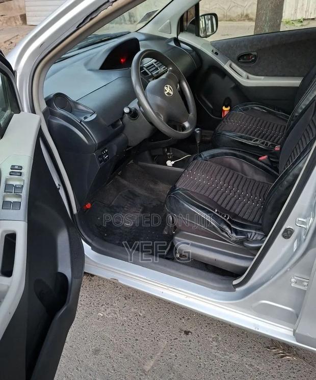Toyota Yaris 2010 Silver