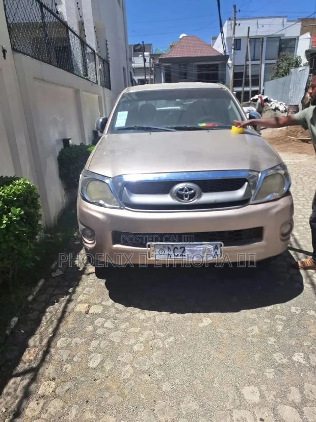 Toyota Hilux 2010 Beige
