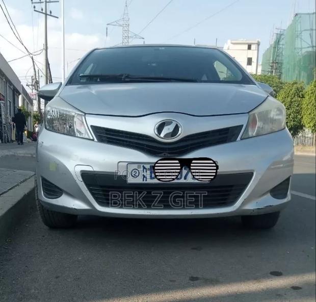 Toyota Yaris 2011 Silver