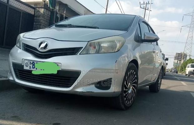 Toyota Yaris 2011 Silver