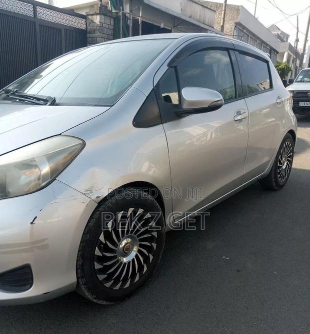 Toyota Yaris 2011 Silver