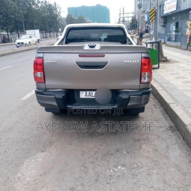 Toyota Hilux 2020 Gray