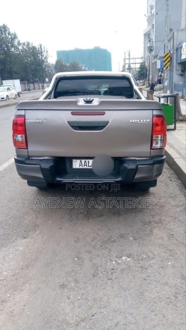 Toyota Hilux 2020 Gray