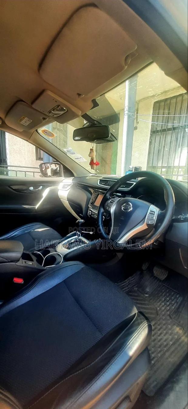 Nissan Qashqai 2016 Brown