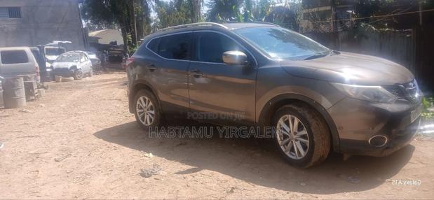 Nissan Qashqai 2016 Brown
