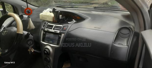 Toyota Yaris 2010 Silver