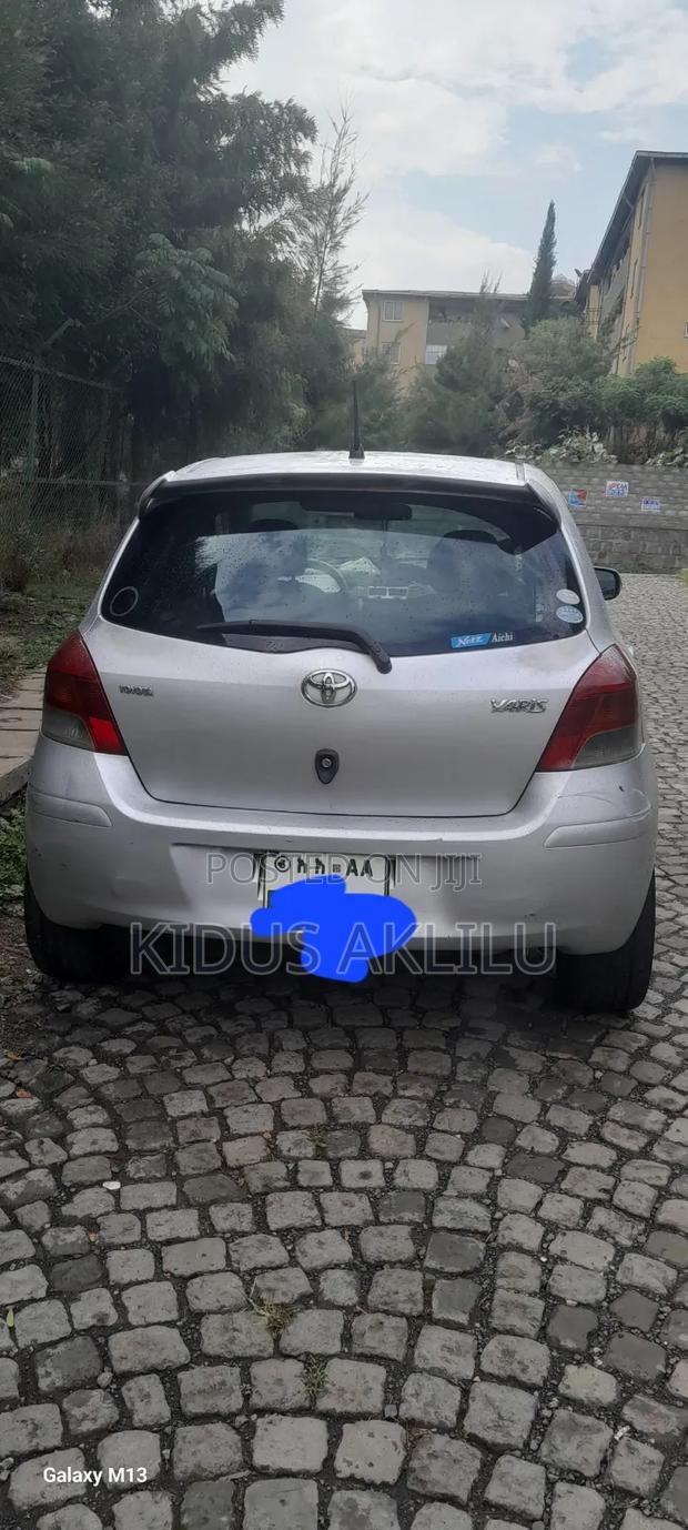 Toyota Yaris 2010 Silver
