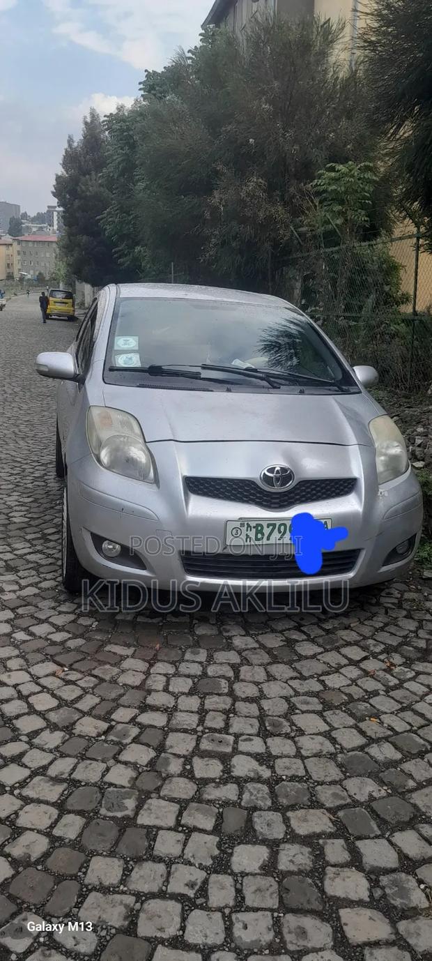 Toyota Yaris 2010 Silver