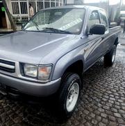 Toyota Hilux 2000 Gray for sale