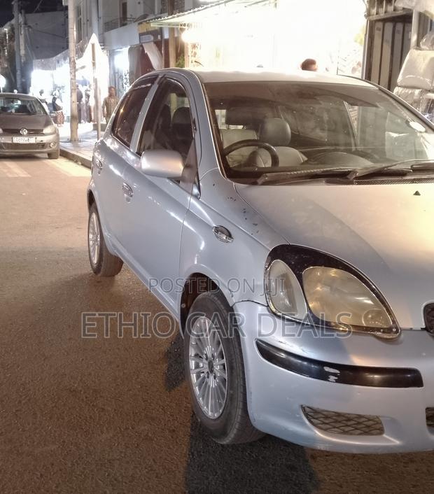 Toyota Vitz 2004 Blue