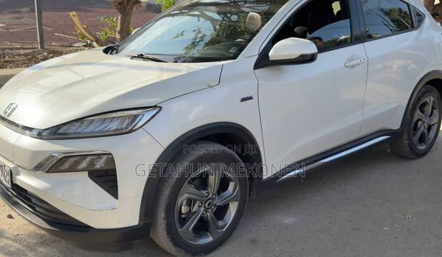 Car 2023 White