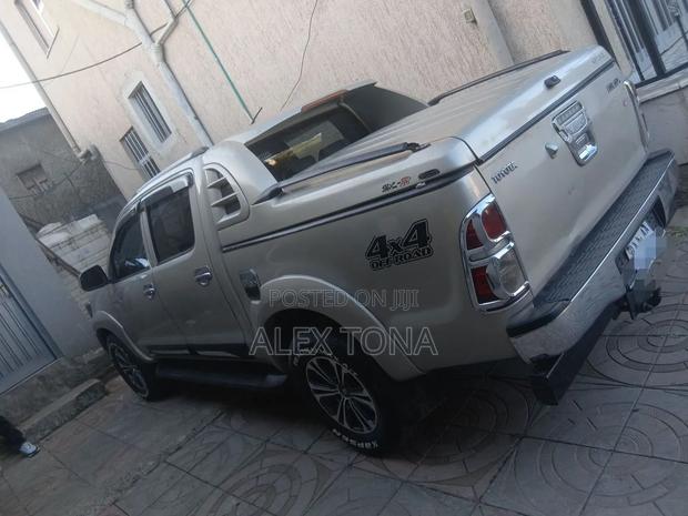 Toyota Hilux 2012 Gold