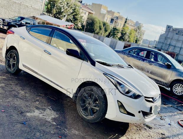 Hyundai Elantra Limited Sedan FWD (1.8L 4cyl 6A) 2013 White