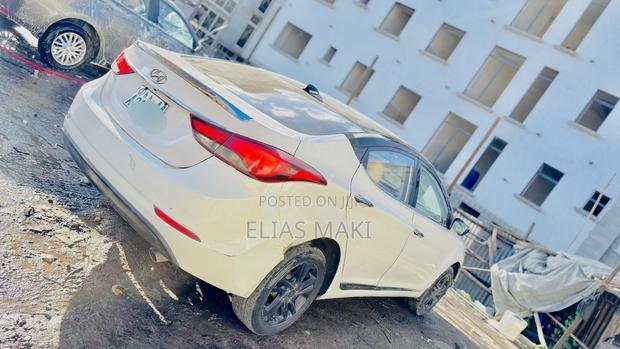 Hyundai Elantra Limited Sedan FWD (1.8L 4cyl 6A) 2013 White