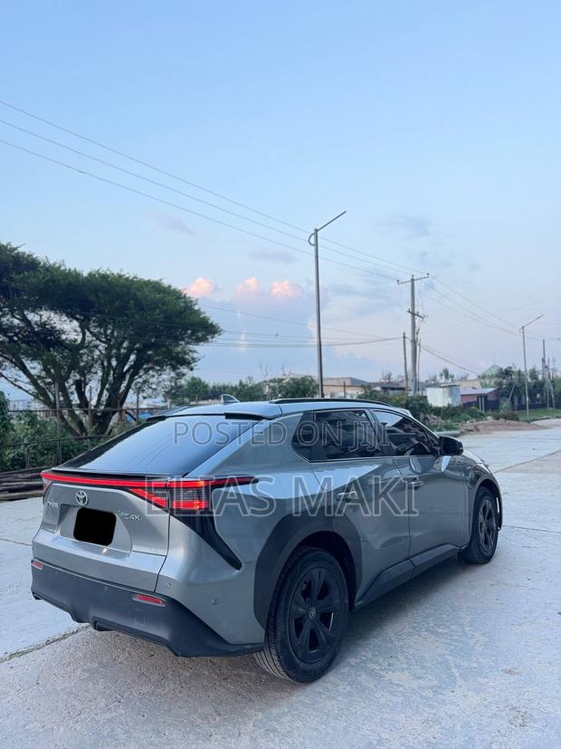 Toyota bZ4X Limited AWD 2024 Gray