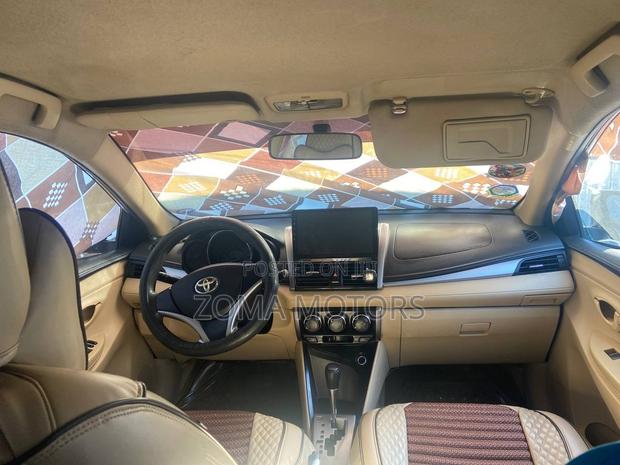 Toyota Yaris SE Hatchback 5dr 2015 Silver