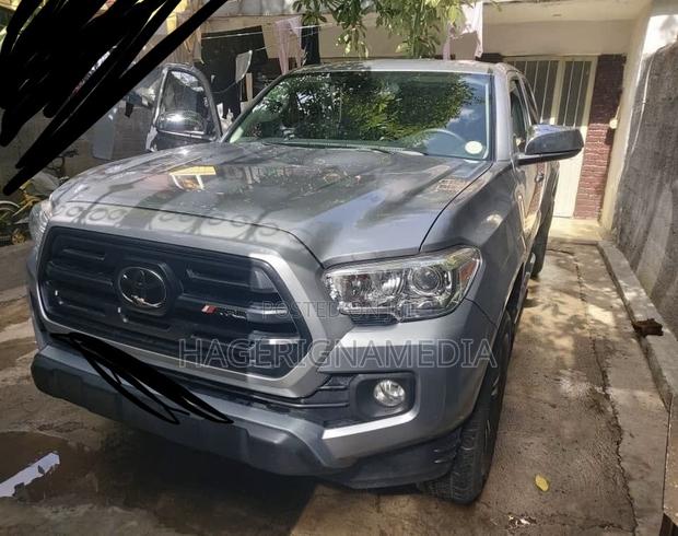 Toyota Tacoma 2019 Silver