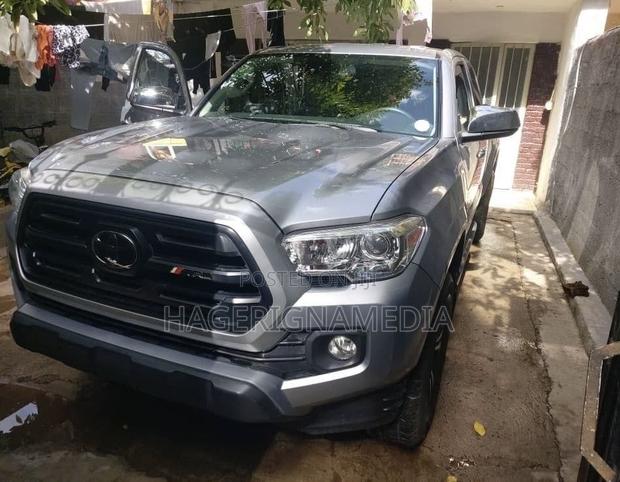 Toyota Tacoma 2019 Silver