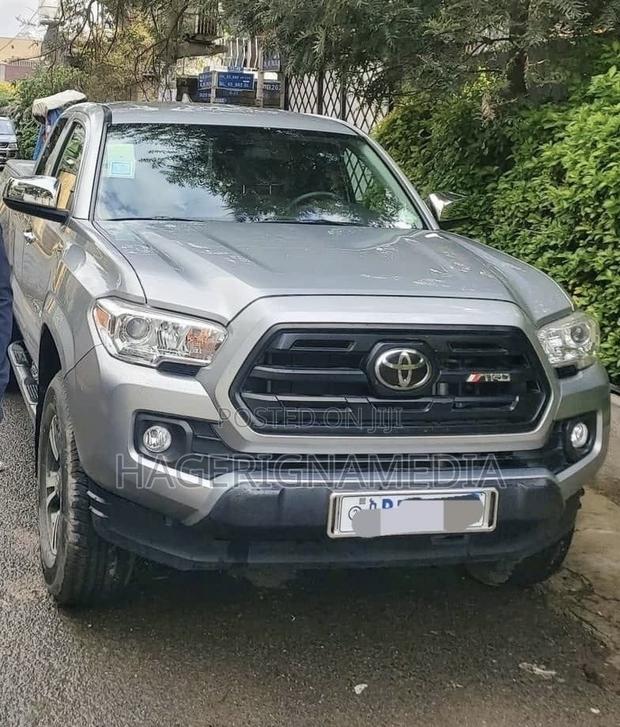 Toyota Tacoma 2019 Silver