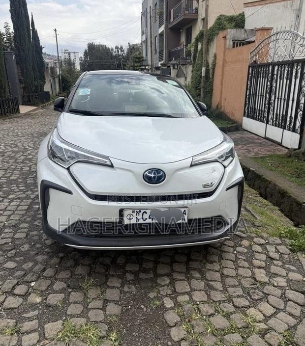 Toyota C-HR 2022 White