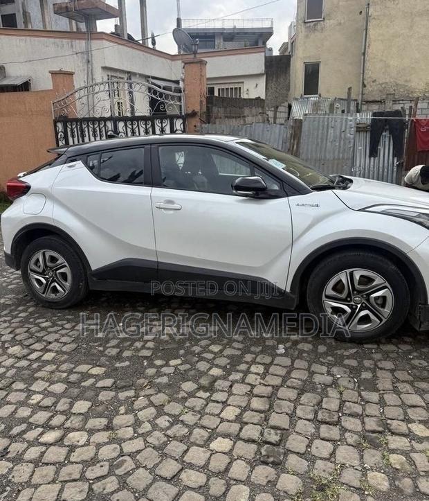 Toyota C-HR 2022 White