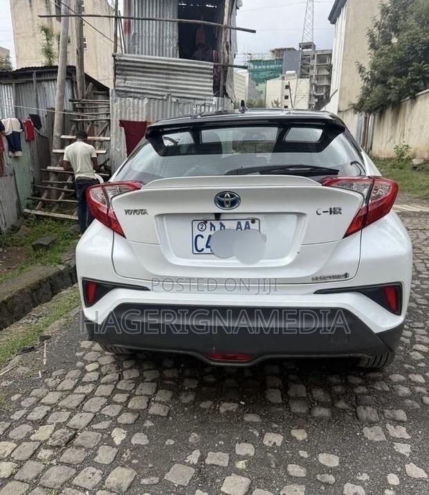 Toyota C-HR 2022 White