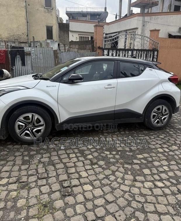 Toyota C-HR 2022 White