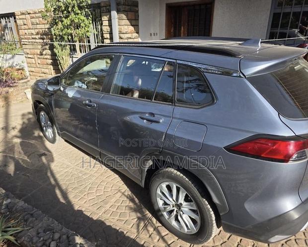 Toyota Corolla Cross 2025 Gray