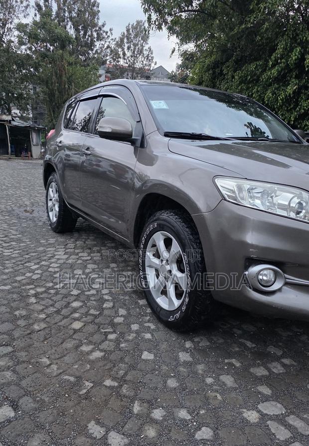 Toyota RAV4 2012 Gray