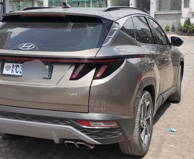 Hyundai Tucson 2023 Brown