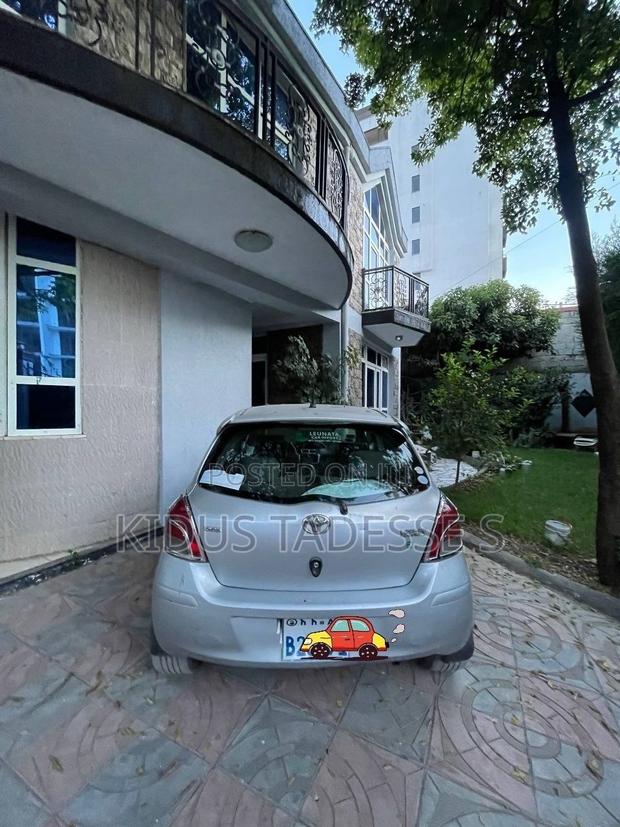 Toyota Yaris 2010 Silver
