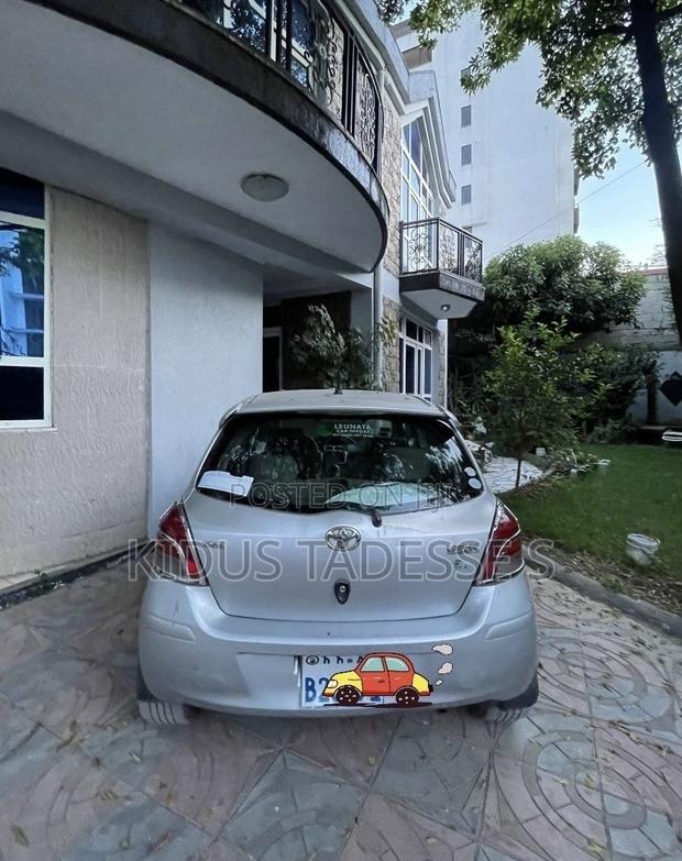 Toyota Yaris 2010 Silver