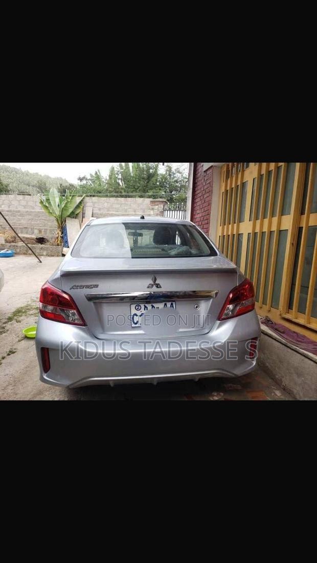 Mitsubishi Attrage 2022 Silver