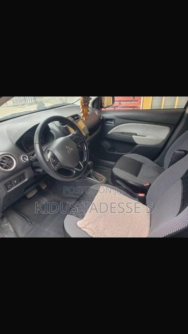 Mitsubishi Attrage 2022 Silver