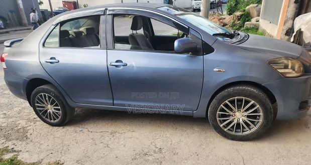 Toyota Yaris 2011 Blue
