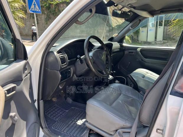 Toyota Land Cruiser HDJ 100 1999 White